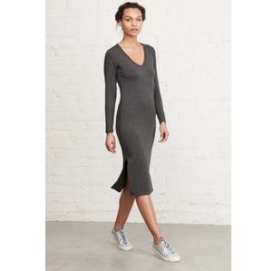 Amour Vert Nicola Long Sleeved Midi Dress- small.
